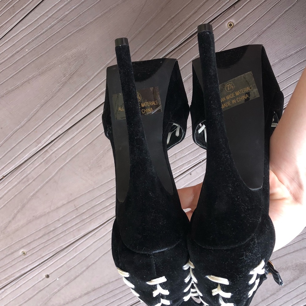 Heels - Picture 4 of 5